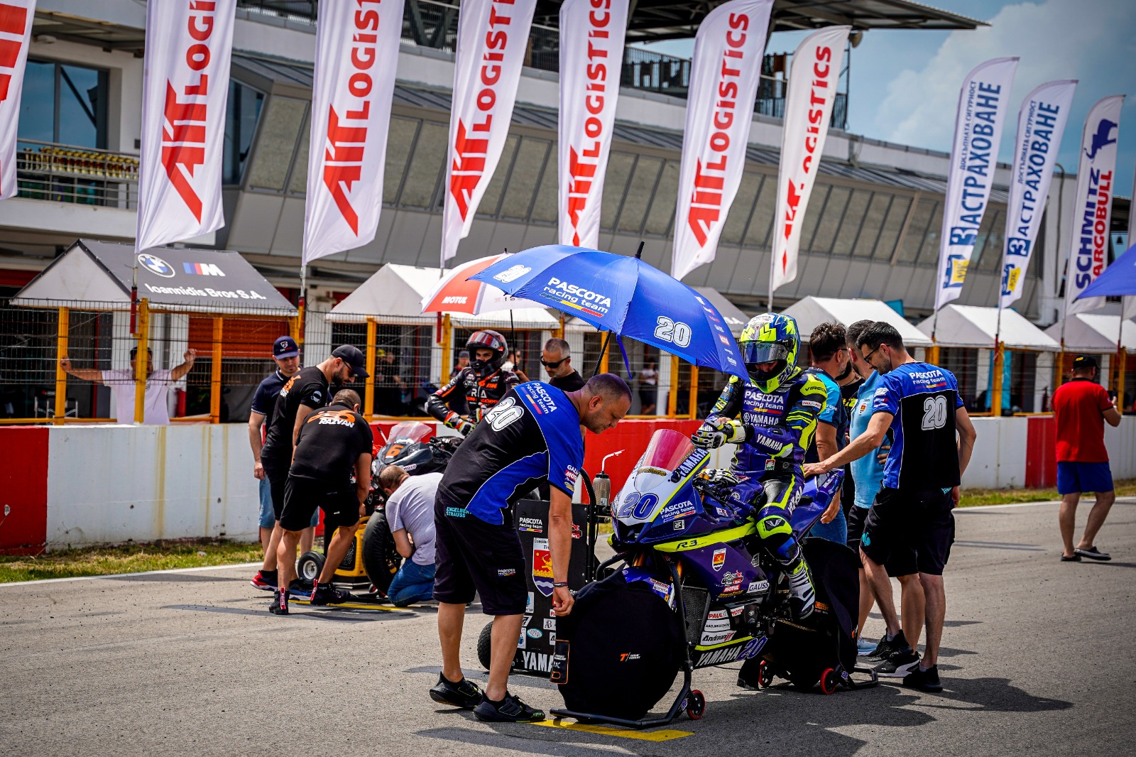 e6619f98-92a6-4a2e-bf43-62cd7e807f2b